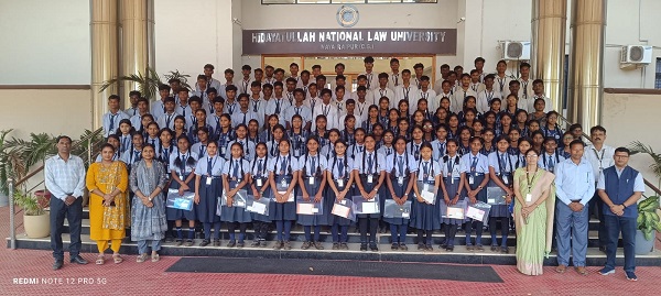 रायगढ़ के विद्यार्थियों ने हिदायतुल्ला राष्ट्रीय विधि विश्वविद्यालय में जाना उच्च शिक्षा एवं विधि अध्ययन का महत्व