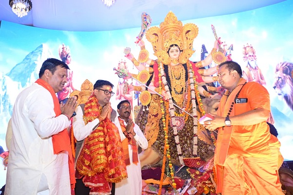 वित्त मंत्री ओ.पी. चौधरी ने महाअष्टमी पर माँ दुर्गा की पूजा-अर्चना कर प्रदेशवासियों की सुख-समृद्धि की कामना की