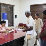 Raigarh: जनदर्शन में अपर कलेक्टर ने सुनीं आमजनों की समस्याएं, नियमानुसार निराकरण के निर्देश