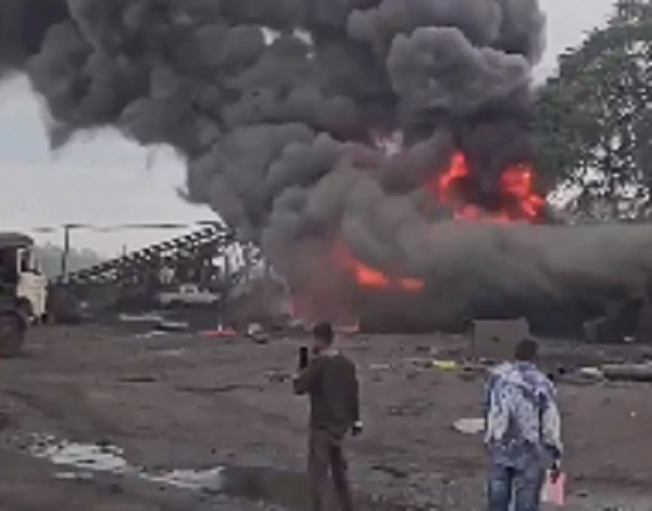 मानिकपुर खदान में बड़ा हादसा, कैंप के तीन ट्रांसफार्मरों में लगी भीषण आग, कोयला सप्लाई प्रभावित