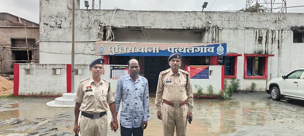 Jashpur News: पत्नी के सिर पर लोहे के रिंग पाना से किया जानलेवा हमला, फरार आरोपी पति गिरफ्तार