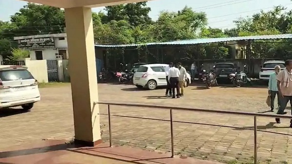 CG News: डायवर्शन के नाम पर 10 हजार रिश्वत लेते क्लर्क गिरफ्तार, ACB की SDM कार्यालय में रेड, शिकायतकर्ता से रुपए लेते रंगे हाथ पकड़ा