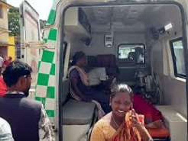 CG में बड़ा सड़क हादसा, ब्रेक फेल होने से पिकअप पलटी, 2 महिलाओं की मौत, 17 लोग घायल, 9 की हालत गंभीर