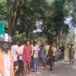 Raigarh News: सड़क किनारे बोर्ड पर लटका मिला युवक का शव, रायगढ़ में मची सनसनी, हत्या की आशंका पर जांच में जुटी पुलिस