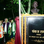 पत्रकार स्व. पंकज शर्मा की प्रतिमा का उप मुख्यमंत्री विजय शर्मा ने किया अनावरण, पत्रकारिता में योगदान को किया गया याद