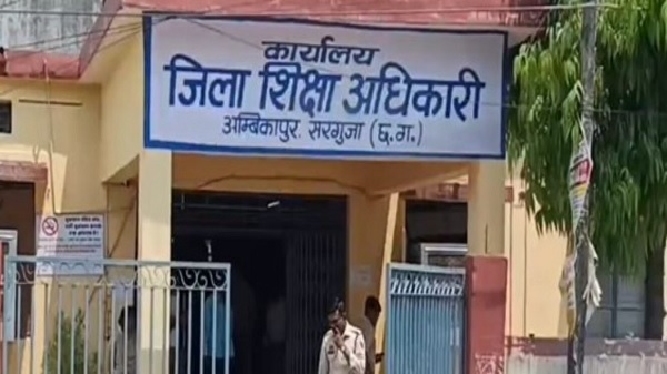 CG: हत्या के प्रयास में सजायाफ्ता शिक्षक बर्खास्त, निलंबन में 9 महीने की देरी पर 2 अफसरों को नोटिस